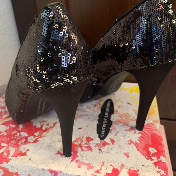 New in box flippy sequins sz 8 woman’s high heels black & silver sequins - Picture 3 of 5